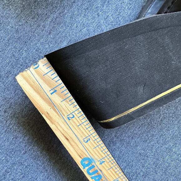 Guess Women's Brown Flip Flop Platform Wedge Gold Heart Charm Sandals Sz 11 Y2k - Picture 7 of 7